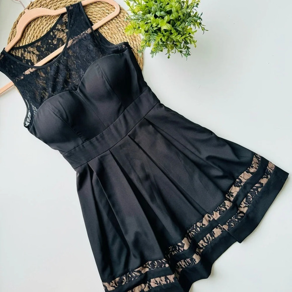 GUESS Black Lace Cocktail Fit And Flare Dress Size 0 - Picture 3 of 13